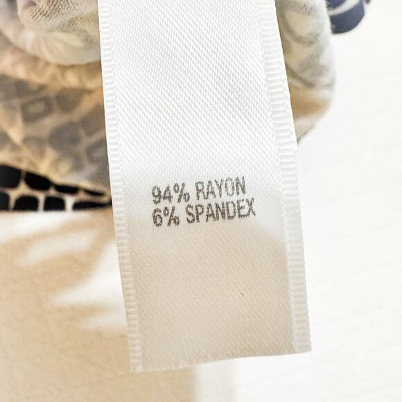 St. John Patterned Geometric V-Neck Short Sleeve Top Black White Blue Size Small - Picture 4 of 5